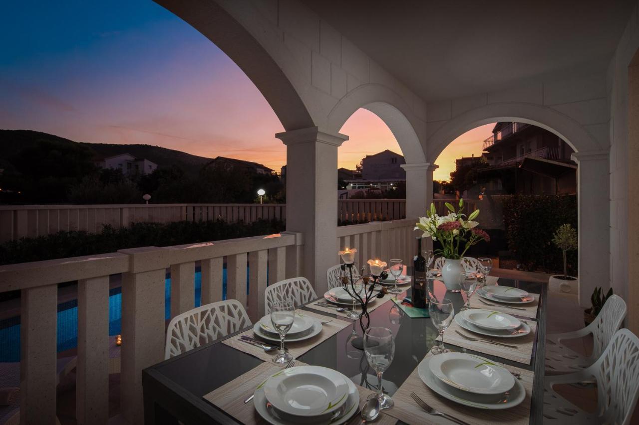 Villa Authentica With Heated Pool Grebastica Exterior photo
