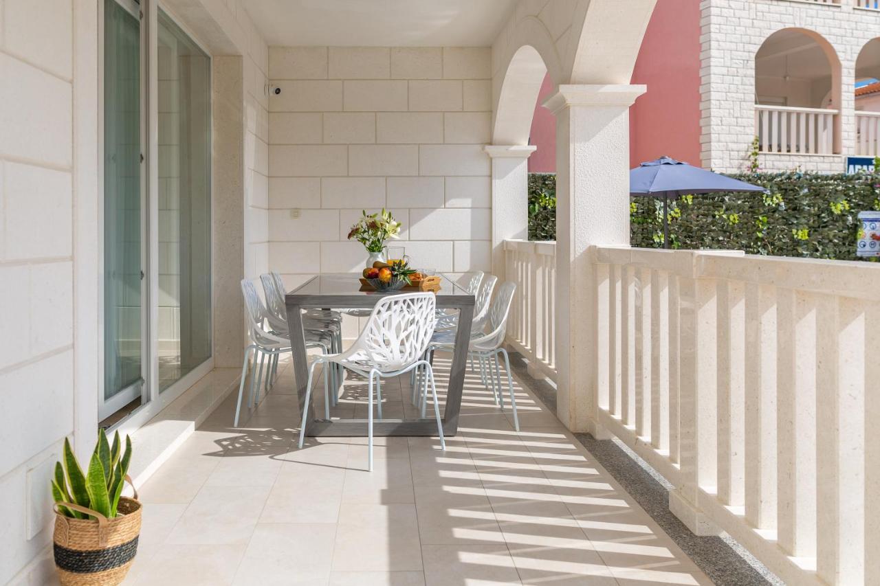 Villa Authentica With Heated Pool Grebastica Exterior photo