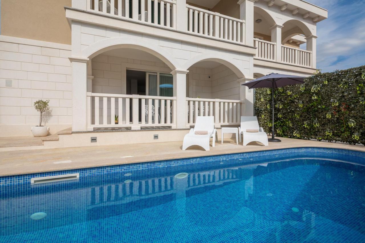 Villa Authentica With Heated Pool Grebastica Exterior photo