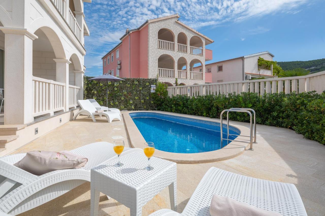 Villa Authentica With Heated Pool Grebastica Exterior photo