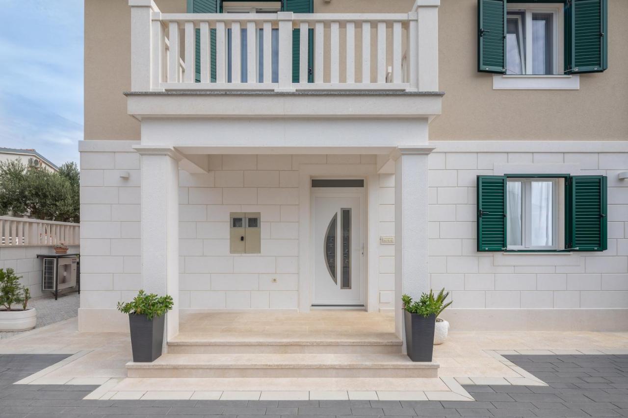 Villa Authentica With Heated Pool Grebastica Exterior photo